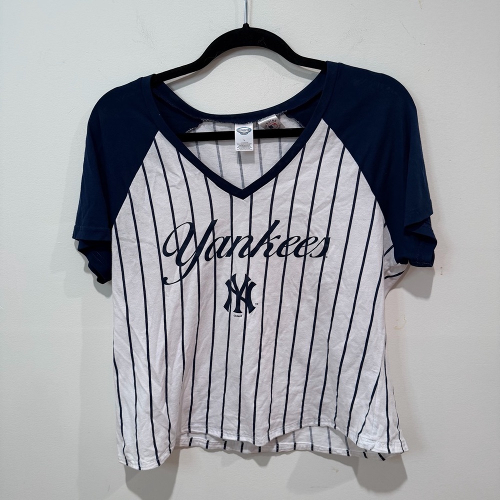 New York Yankees Women’s Navy & White Pinstripe Short Sleeve Tee